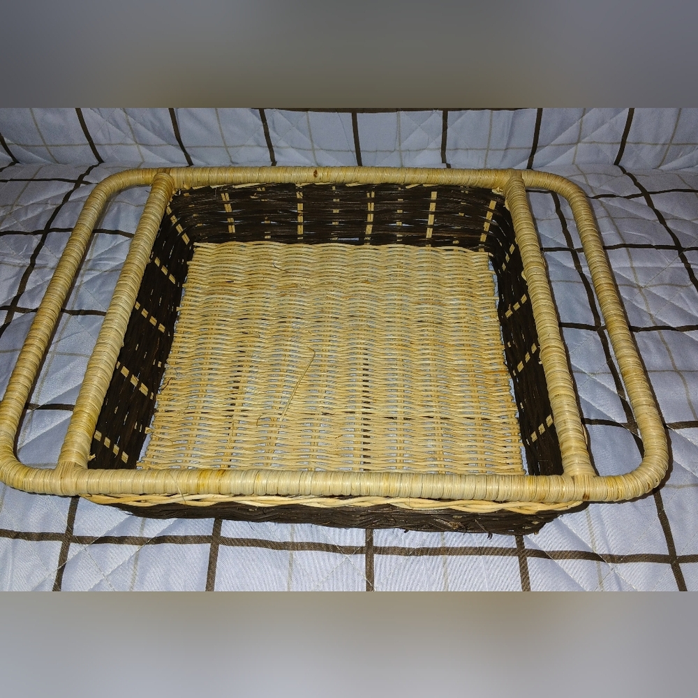 Pyrex π°π§ Square Cake - Baking Dish π°π§ In Rattan Basket - Picture 6 of 9